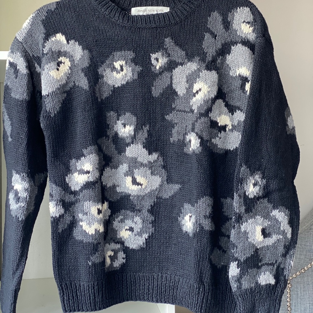 Beautiful Vintage Floral Print Sweater